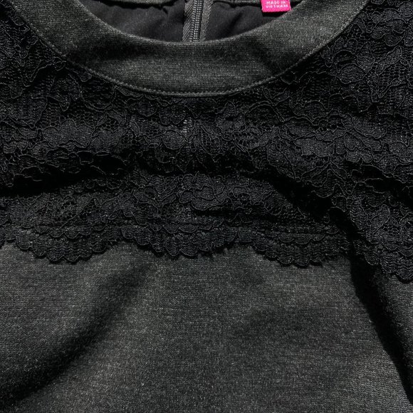 Vince Camuto Sleeveless Lace Top - Picture 6 of 9